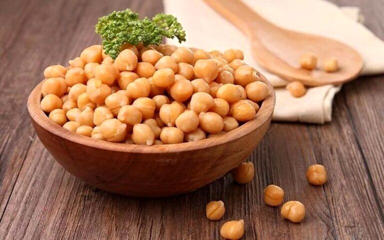 طرز تهیه یخنی نخود؛ یک غذای سنتی و مقوی برای روزهای سرد