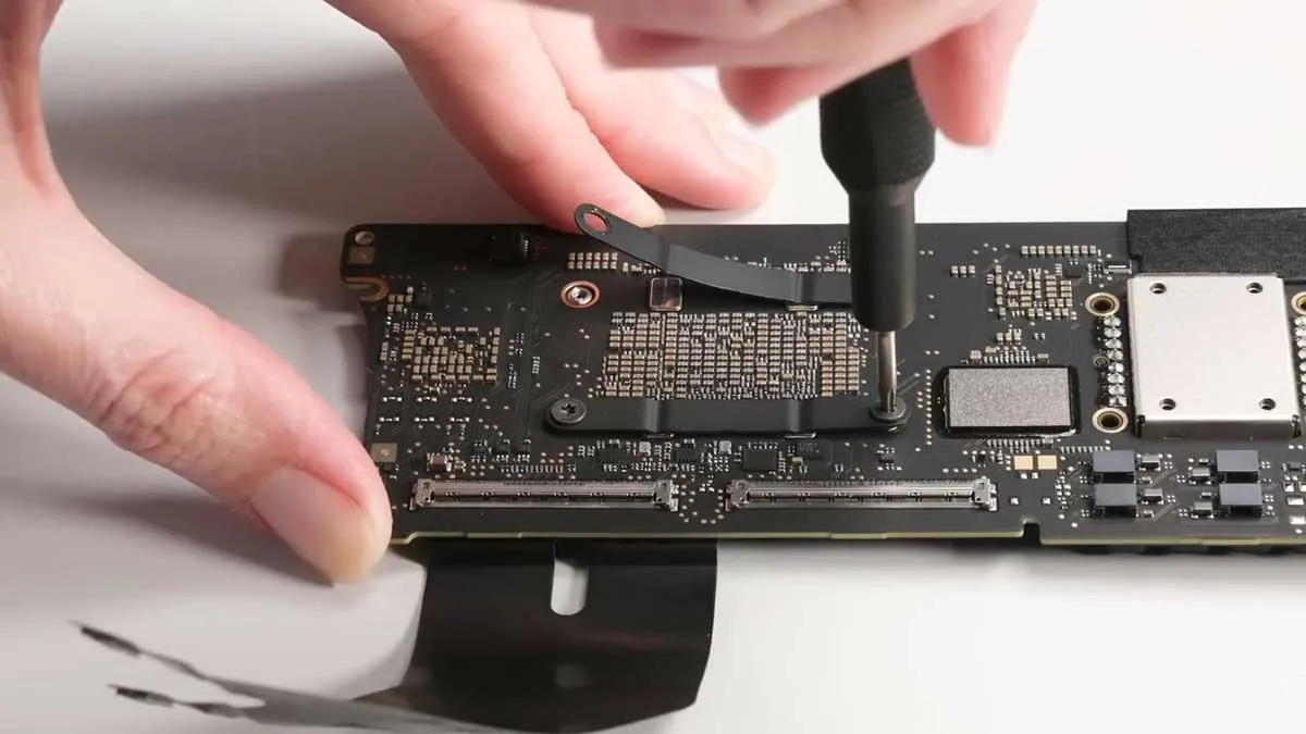 apple imac m3 teardown 5 بررسی کالبدشکافی iMac M3 اپل