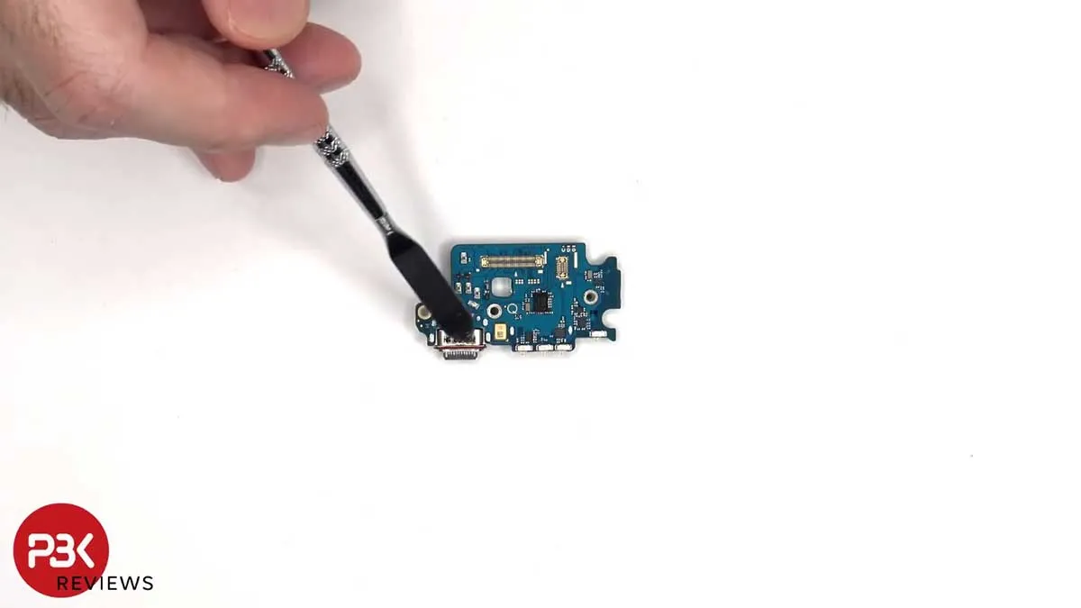 samsung s24 teardown 7 بررسی کالبدشکافی و تعمیرپذیری گوشی S24 سامسونگ 