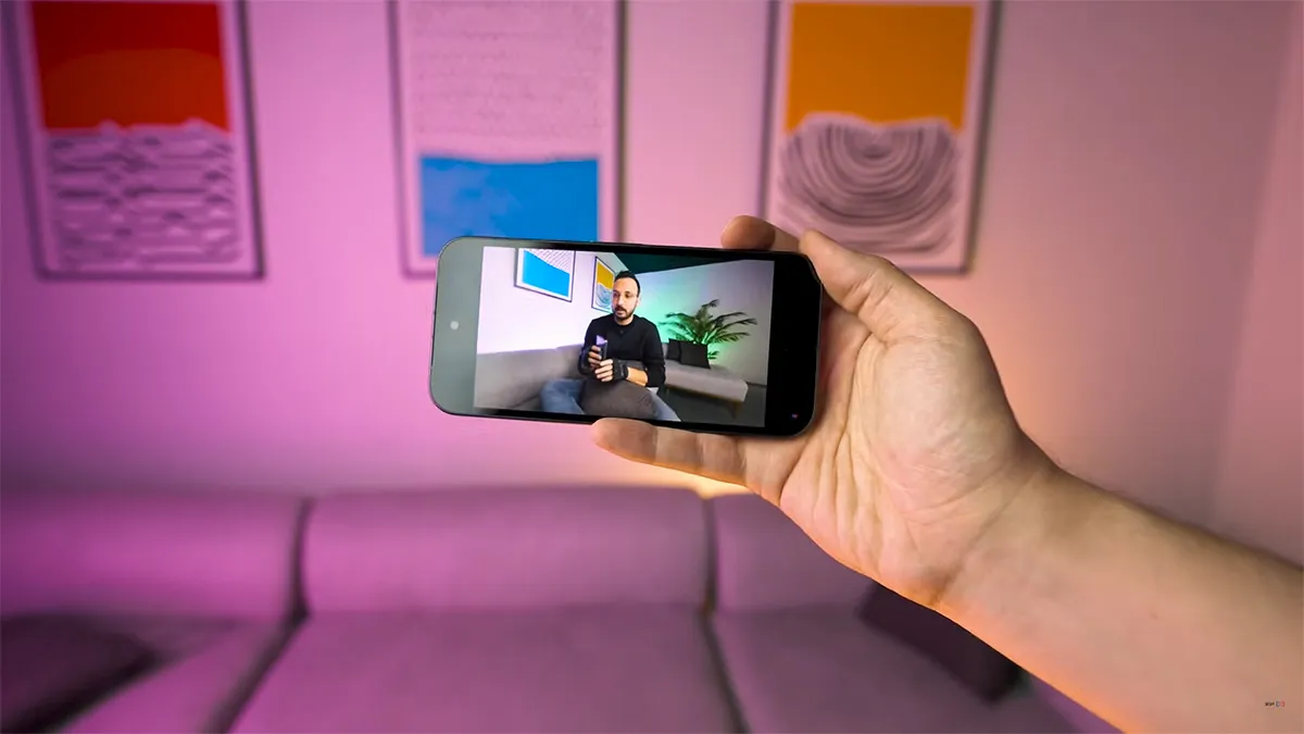 بررسی صفحه نمایش Pixel 9a