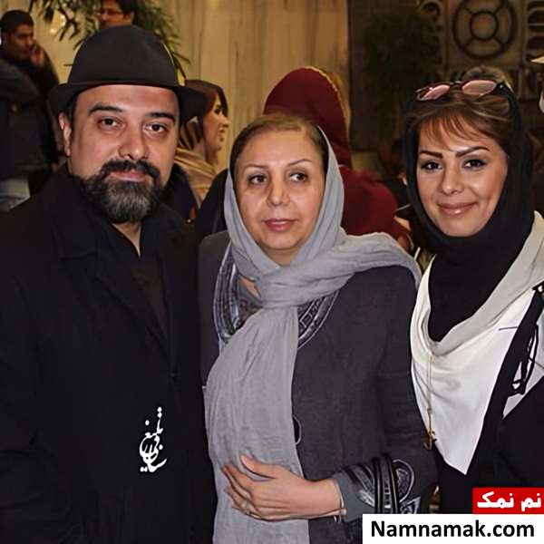 برزو ارجمند در کنار مادر و خواهرش
