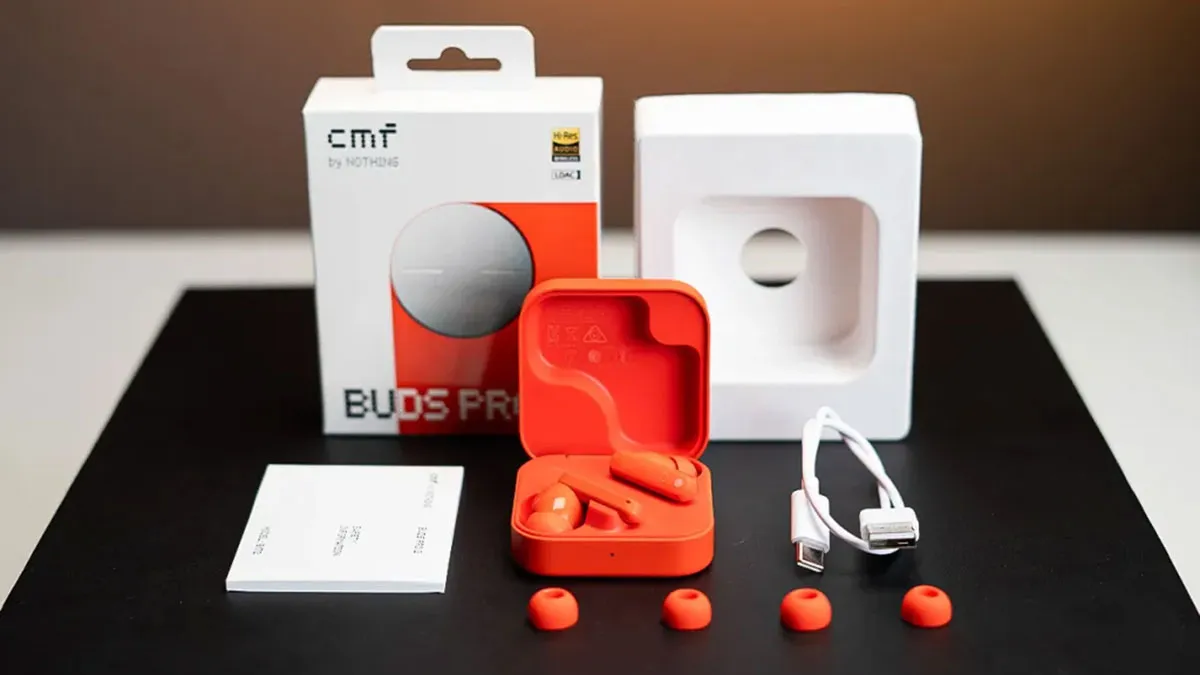 جعبه‌گشایی و نگاه اولیه به CMF Buds Pro 2
