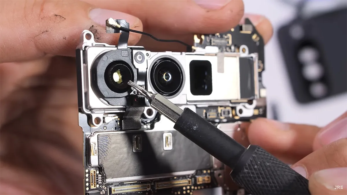 google pixel 9 pro xl teardown 13 کالبدشکافی Pixel 9 Pro XL گوگل