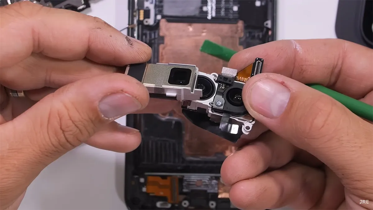 google pixel 9 pro xl teardown 14 کالبدشکافی Pixel 9 Pro XL گوگل