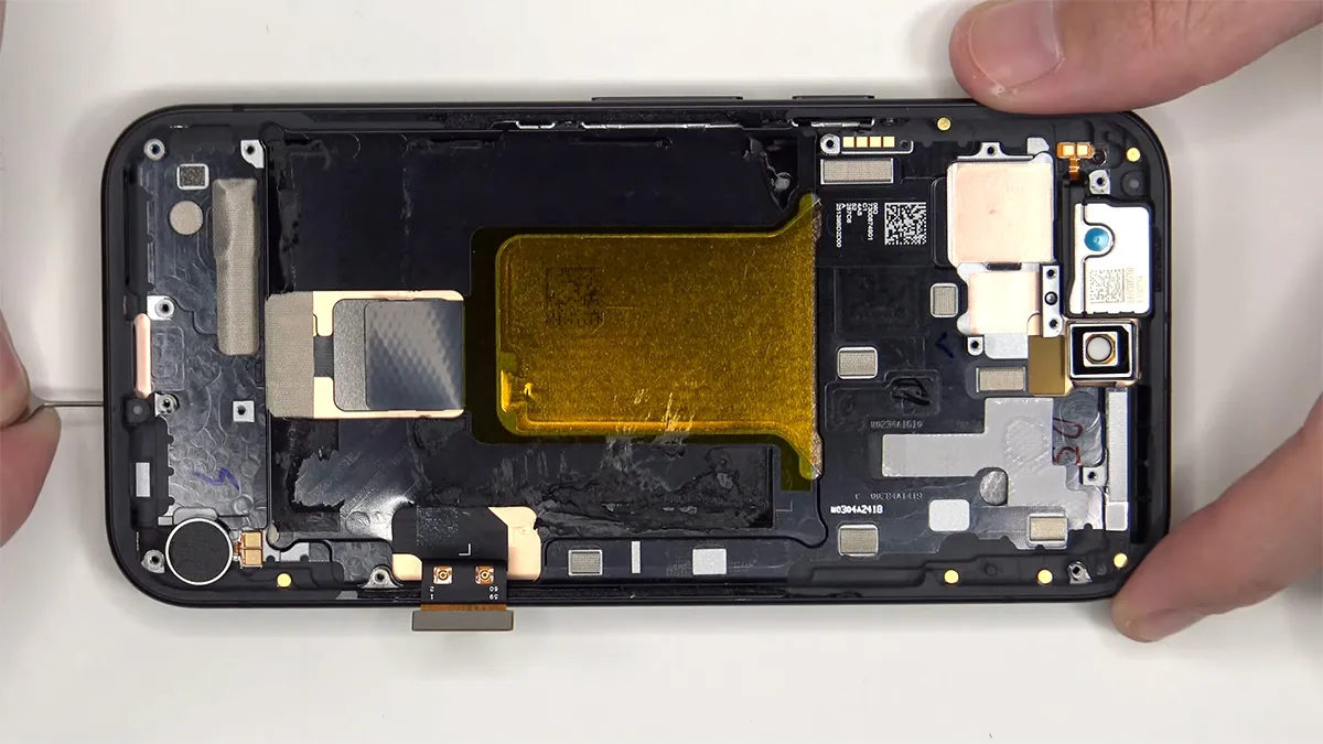 google pixel 9a teardown 14 کالبدشکافی Pixel 9a گوگل