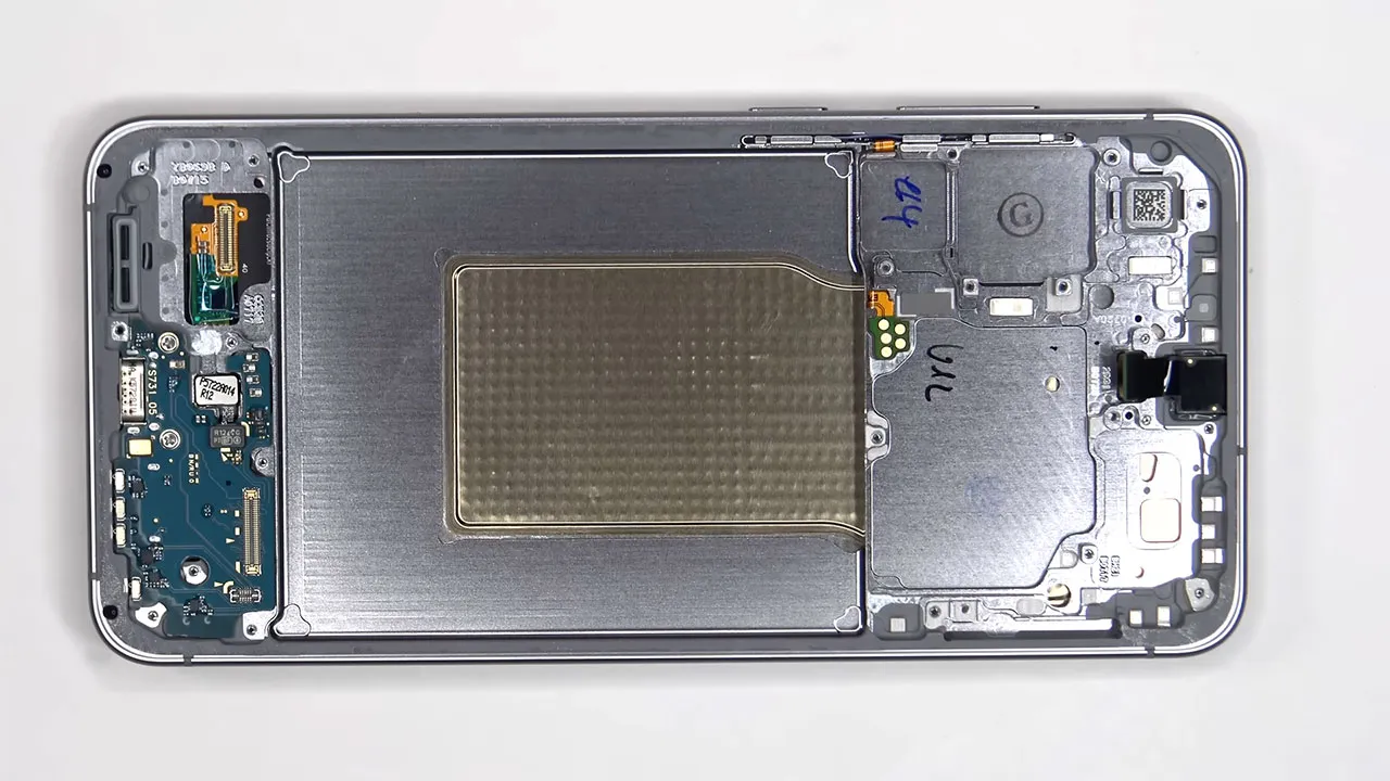 samsung s25 fe teardown 12 کالبدشکافی گوشی Samsung S25 FE