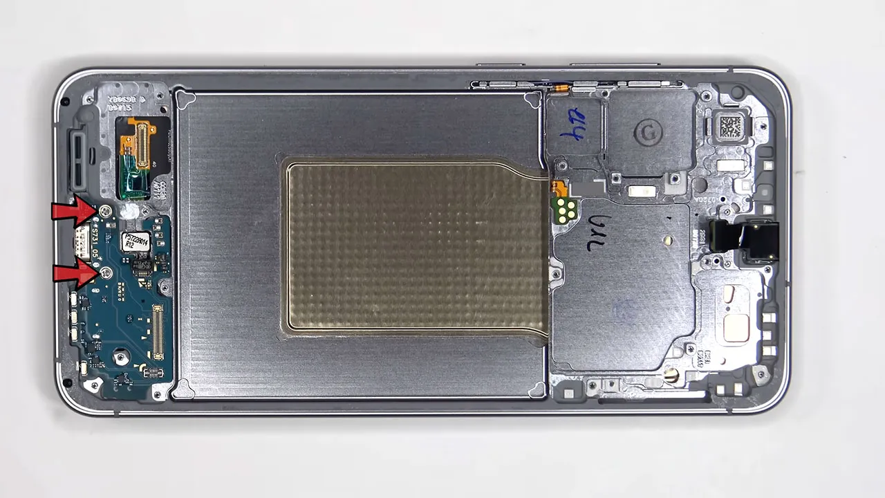 samsung s25 fe teardown 13 کالبدشکافی گوشی Samsung S25 FE