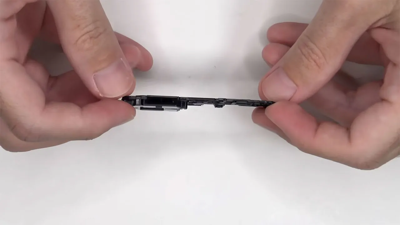 samsung s25 fe teardown 7 کالبدشکافی گوشی Samsung S25 FE