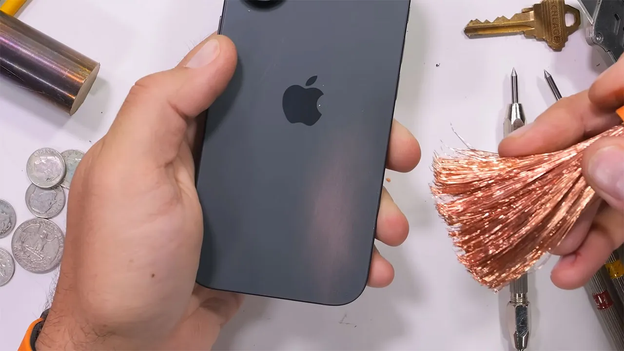 apple iphone 17 duribility test 11 تست مقاومت گوشی iPhone 17 اپل