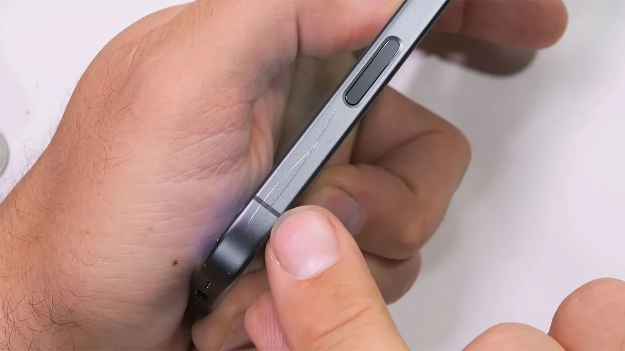 apple iphone 17 duribility test 3 تست مقاومت گوشی iPhone 17 اپل