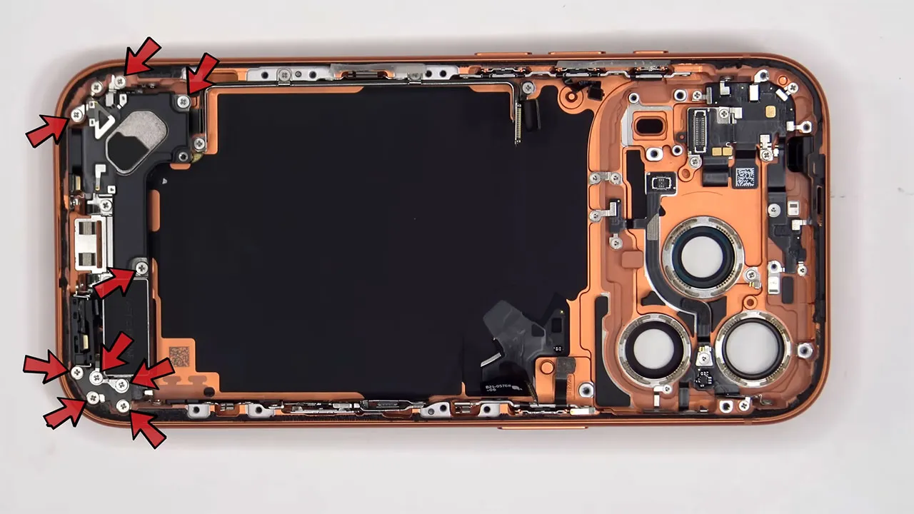 apple iphone 17 pro teardown 21 کالبدشکافی گوشی iPhone 17 Pro اپل