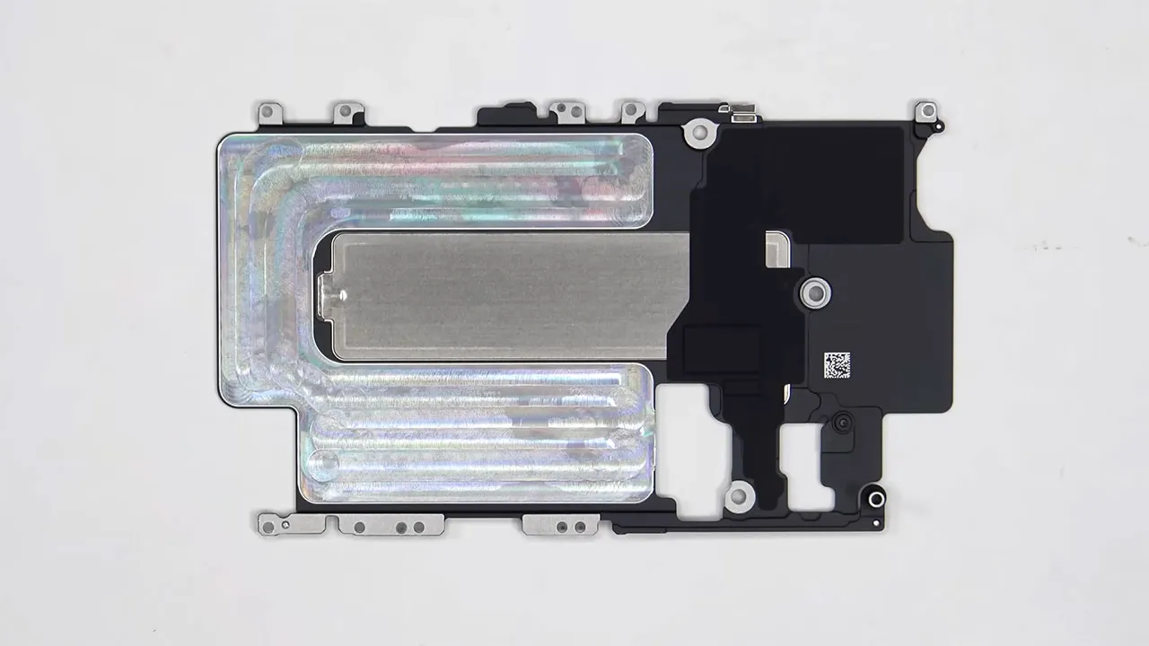 apple iphone 17 pro teardown 9 کالبدشکافی گوشی iPhone 17 Pro اپل
