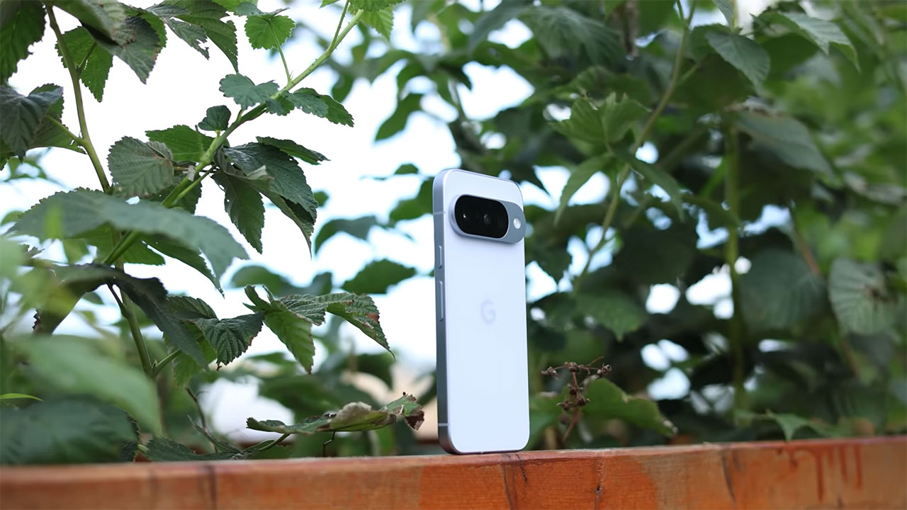بررسی طراحی گوشی Google Pixel 10