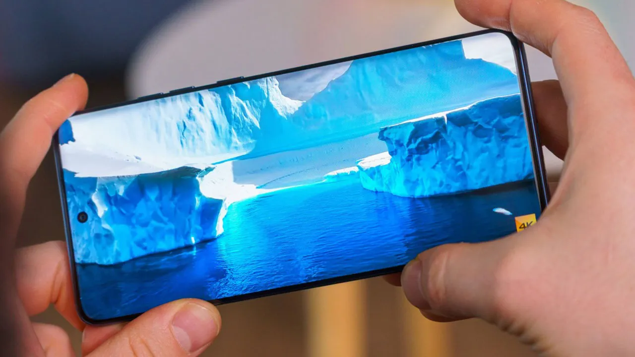 بررسی صفحه نمایش گوشی Edge 60 Fusion موتورولا