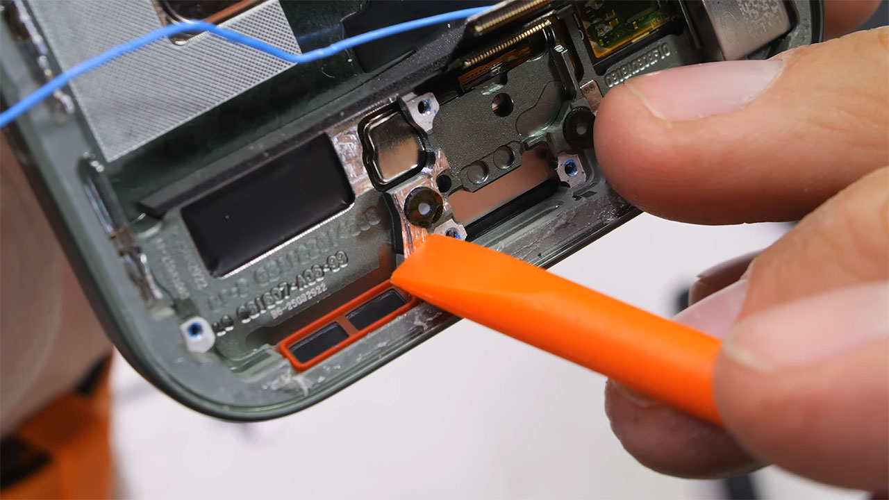 xiaomi 17 pro teardown 21 کالبدشکافی گوشی Xiaomi 17 Pro