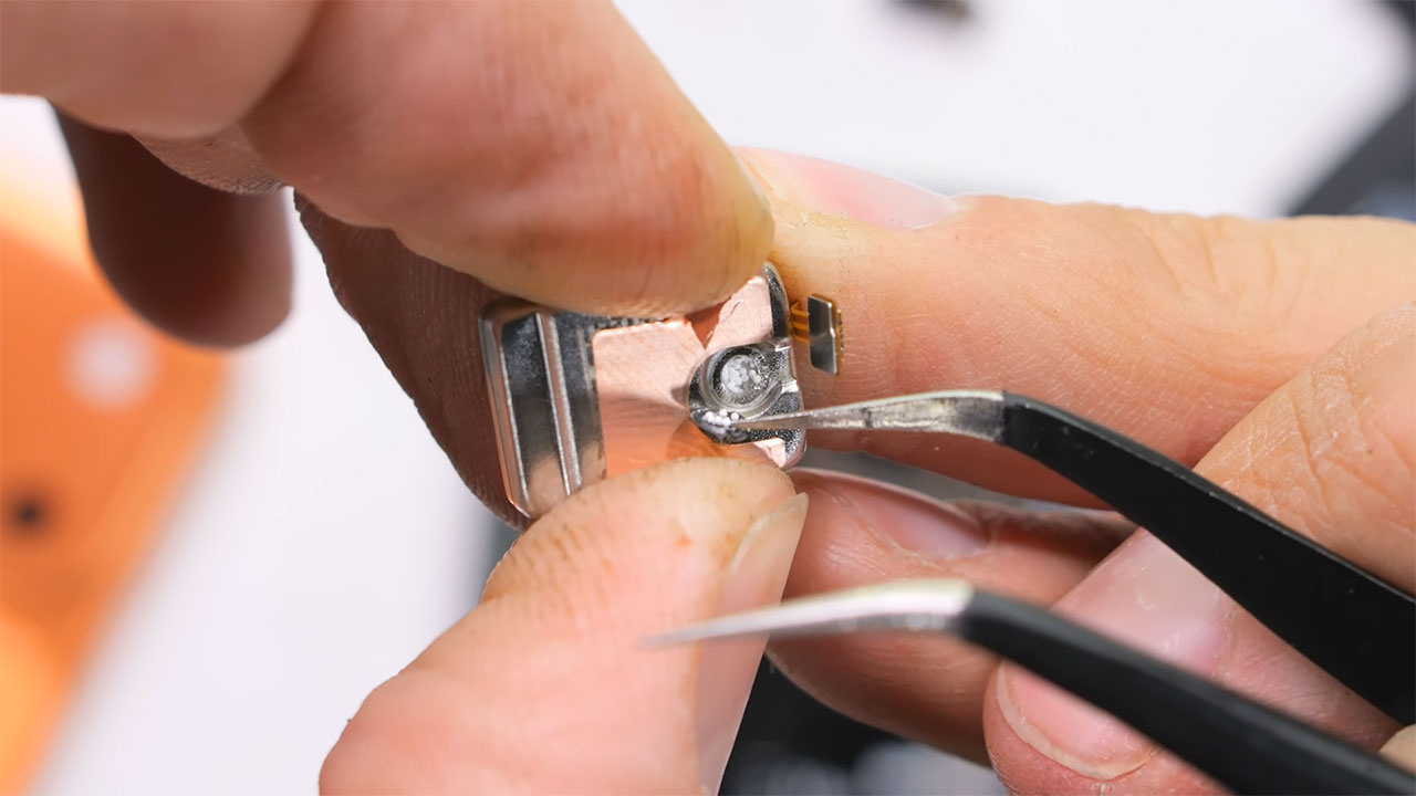 xiaomi 17 pro teardown 24 کالبدشکافی گوشی Xiaomi 17 Pro