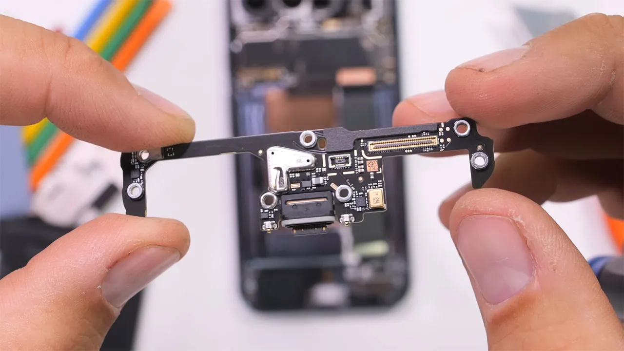 google pixel 10 pro xl teardown 16 کالبدشکافی گوشی Pixel 10 Pro XL گوگل