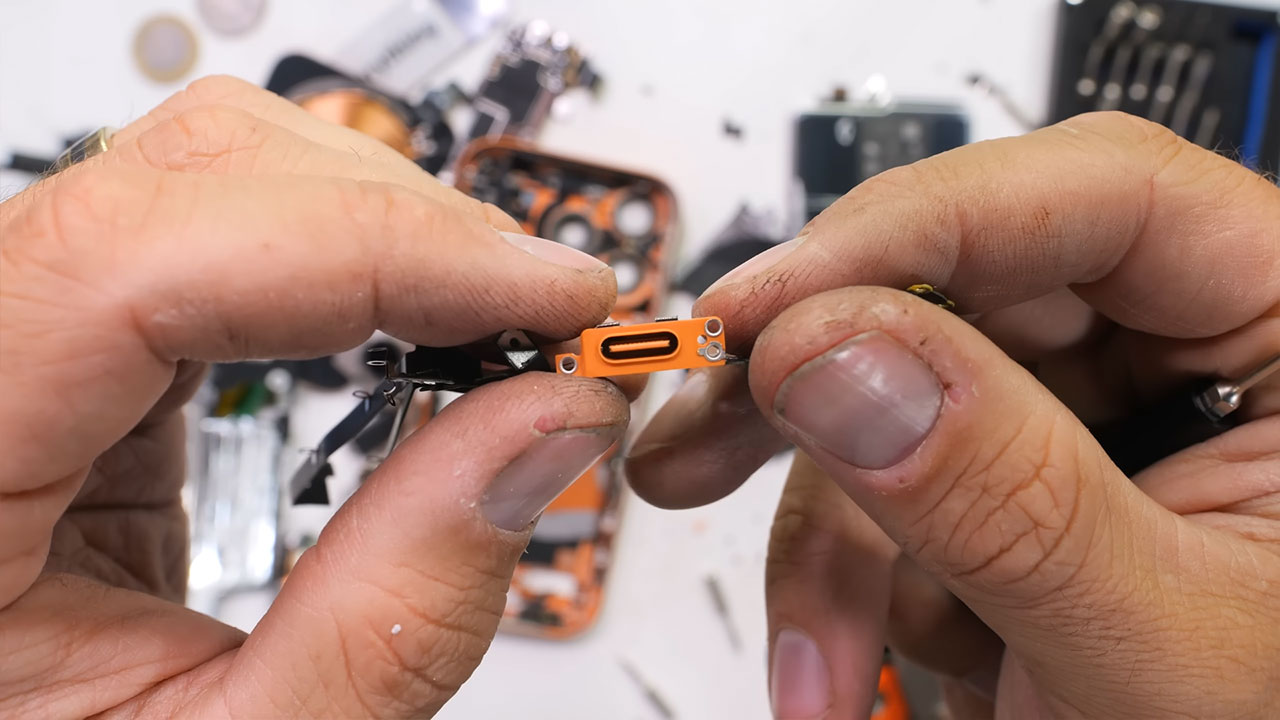 iphone 17 pro teardown 18 کالبدشکافی آیفون 17 پرو