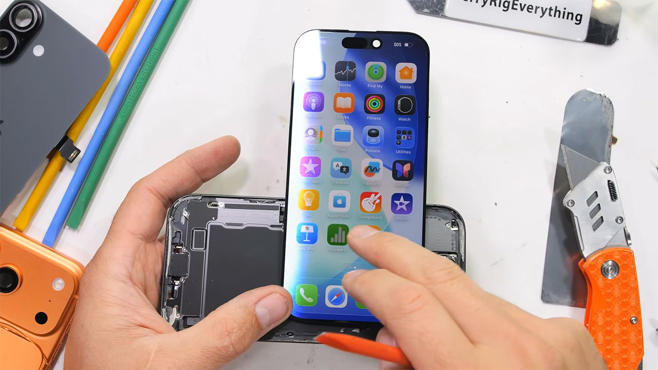 iphone 17 teardown 8 کالبدشکافی گوشی iPhone 17