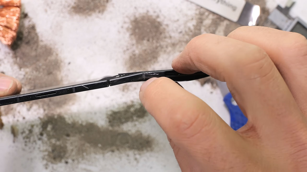 samsung z trifold duribility test 15 تست مقاومت گوشی Samsung Z Trifold