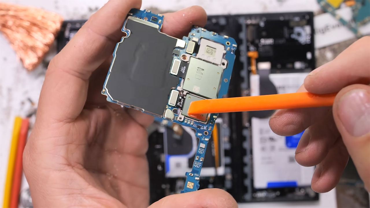 samsung z trifold duribility test 23 تست مقاومت گوشی Samsung Z Trifold