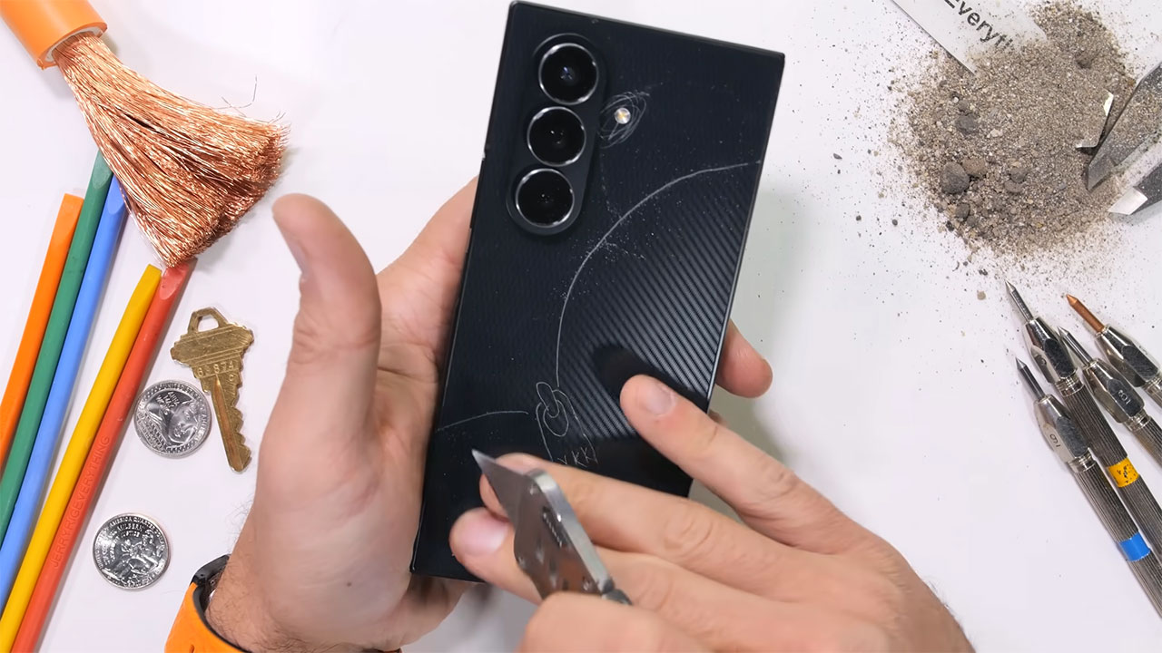 samsung z trifold duribility test 8 تست مقاومت گوشی Samsung Z Trifold